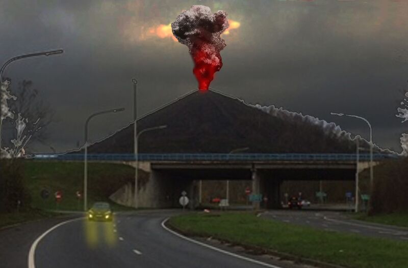 Fichier:Vue du volcan depuis la route en eruption.jpg